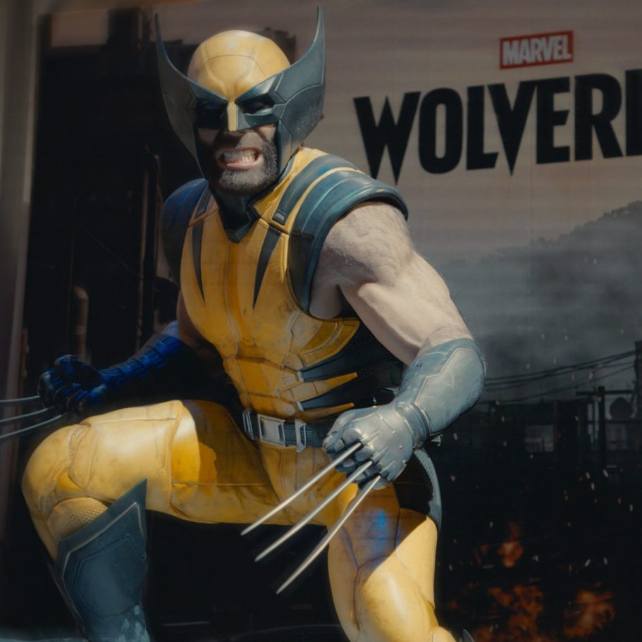 Wolverine Statue Marvel's Wolverine Charakter mit ausgefahrenen Krallen beim Preview Event